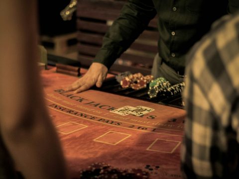 Estratégias Avançadas e Matemática do Blackjack: O Guia Definitivo